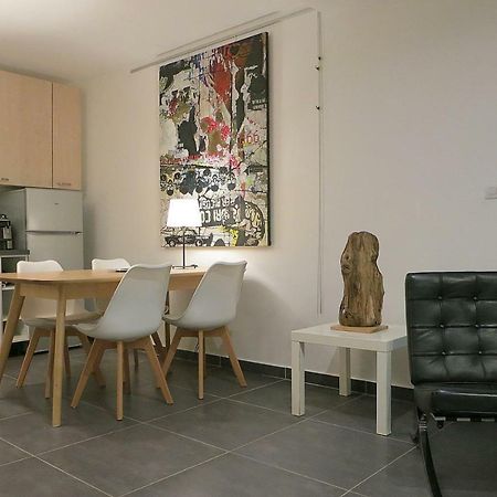 Art_Booking . . . By Benoit_B Duingt Extérieur photo