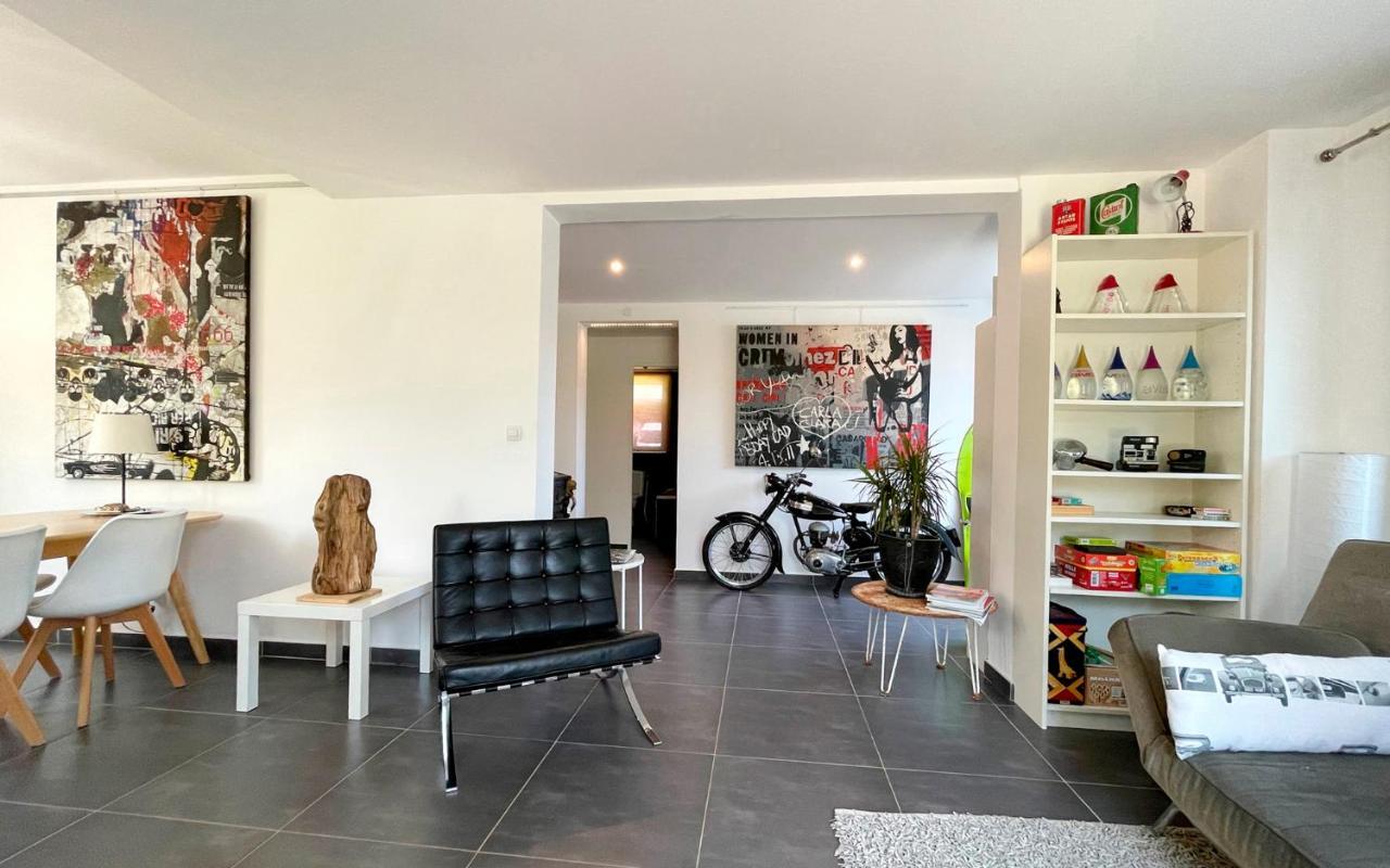Art_Booking . . . By Benoit_B Duingt Extérieur photo