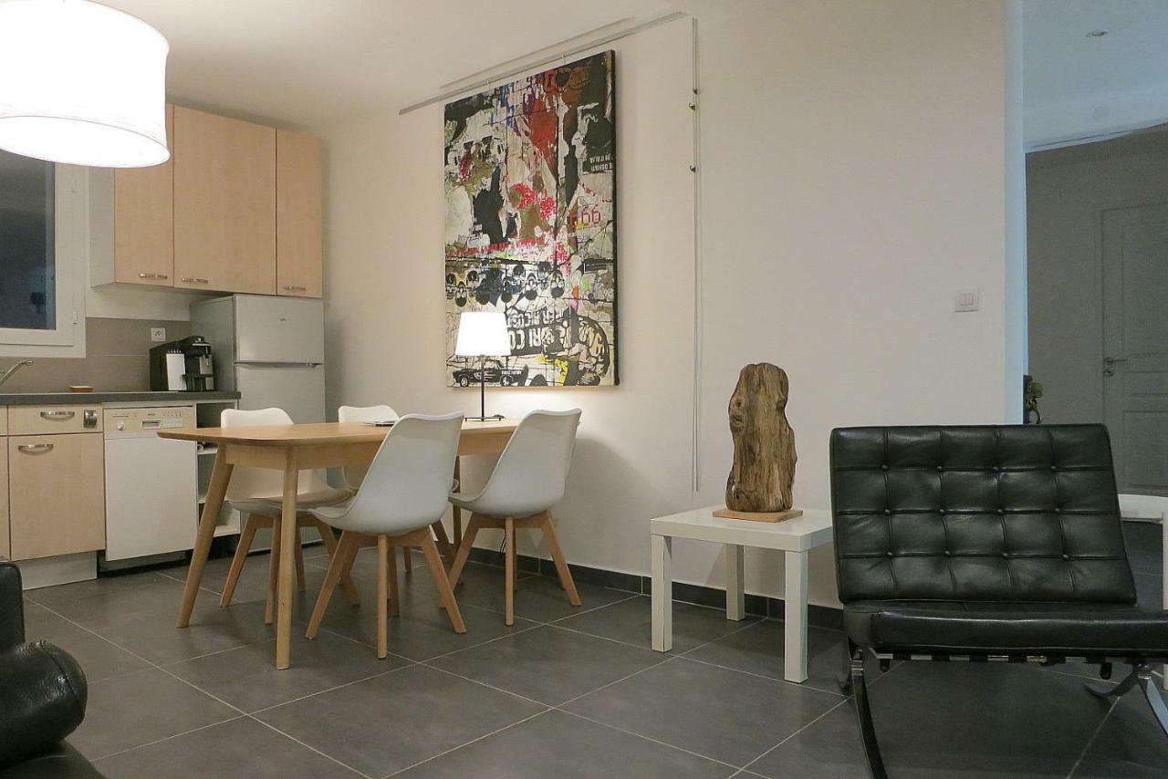 Art_Booking . . . By Benoit_B Duingt Extérieur photo